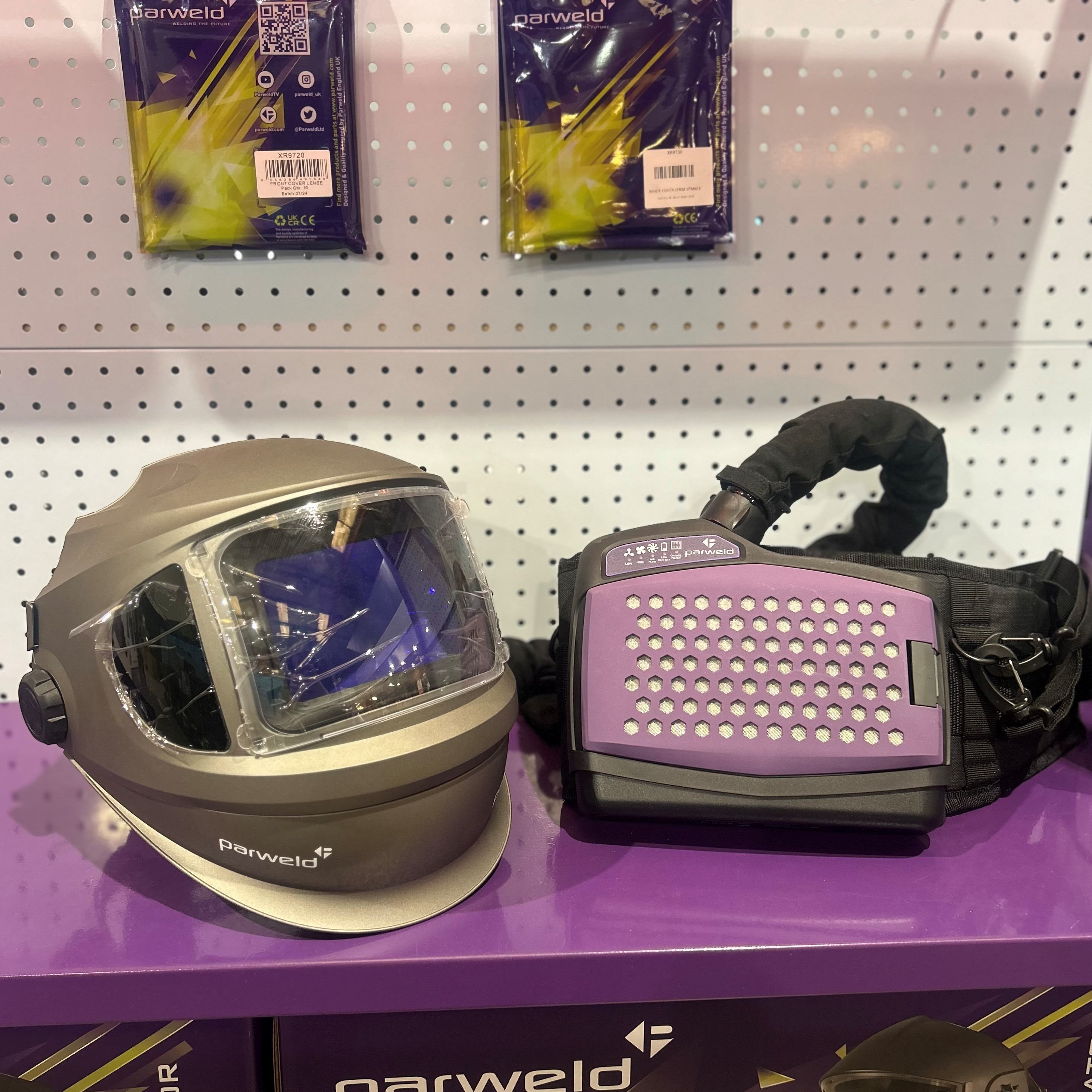 Parweld XR943A Welding and Grinding PAPR Helmet Parweld XR943A Welding and Grinding PAPR Helmet